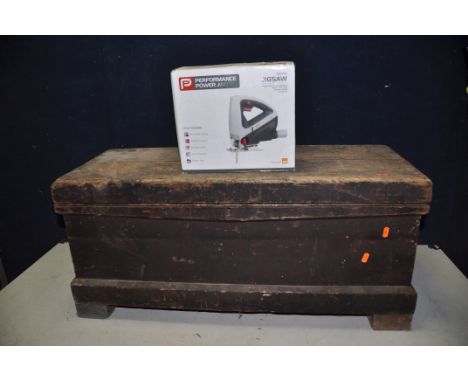 A VINTIGE WOODEN TOLCHEST containing a Performance Power NLH550JS jigsaw, T-square, staple gun, g-clamps, marking tools, file