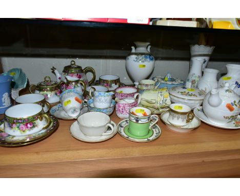 A QUANTITY OF ASSORTED 20TH CENTURY TEAWARES AND GIFTWARES, including a Spode Copeland cream jug and sugar bowl, a Japanese p