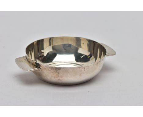 AN EARLY 20TH CENTURY SILVER QUAICH, plain polished double handled quaich, hallmarked 'H T Lamb &amp; Co' London 1934, approx
