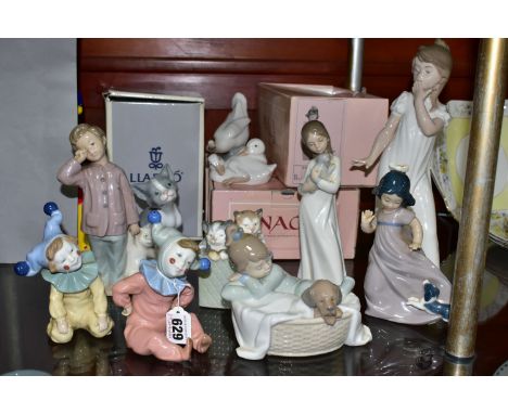 A BOXED LLADRO CAT, AND A GROUP OF LLADRO FIGURINES, comprising a boxed Lladro Cat 5113, boxed Nao: 1028 Stop Following - Gir