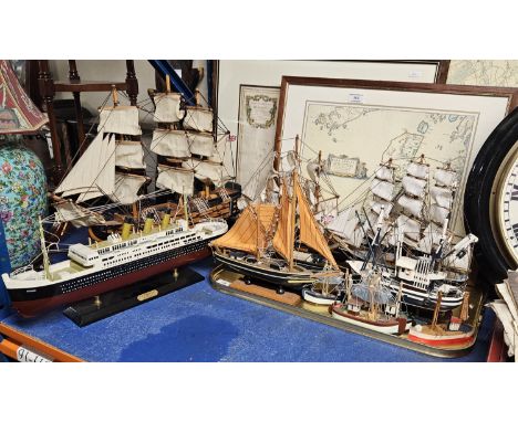 13 MODEL WOODEN SHIP DISPLAYS INCLUDING TITANIC, HMS VICTORY ETC      