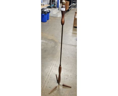  MID CENTURY 60'S/70'S TRIPOD LEGGED STANDARD LAMP      