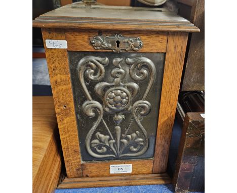 OAK SMOKERS STAND WITH ART NOUVEAU PANELLING, 2 SCOTCH POROUS PIPES INSIDE      