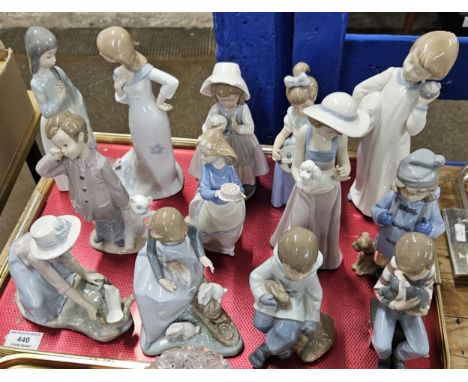 TRAY WITH 13 NAO FIGURINES      