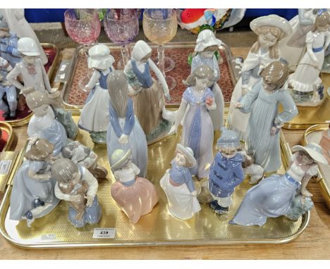 TRAY WITH 15 VARIOUS NAO FIGURINES      