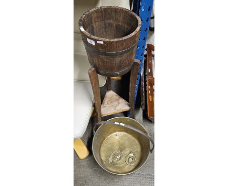 OAK BARRELL STYLE PLANTER, 2 ROYALTY HORSE BRASSES, BRASS JELLY PAN