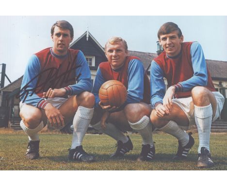 Autographed GEOFF HURST 12 x 8 photo : Col, depicting a wonderful image of West Ham United's World Cup 66 heroes - GEOFF HURS