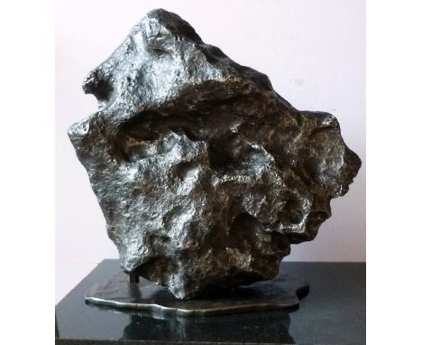 CAMPO DEL CIELO METEORITE 42kg (aprox)33cm x 35cmA very large and aesthetic iron meteorite. This complete individual was expo