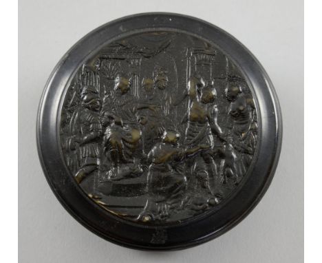 Early 18th century circular horn box, the cover carved with the Judgement of Solomon, Unsigned but attributed to John Obrisse