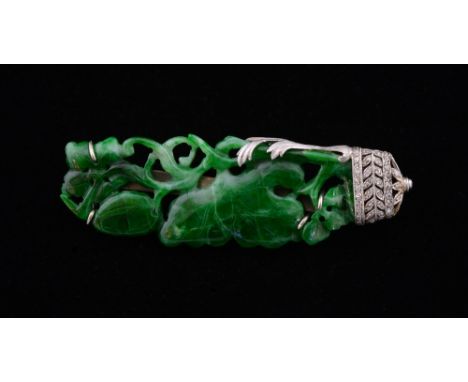  Art Deco jade and diamond brooch, carved in the form of a fruiting branch, with an open work diamond set cap. dimension, unm