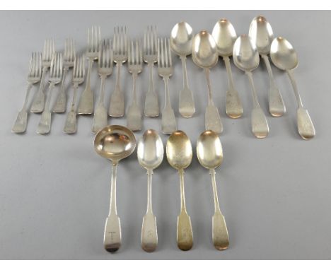 Selection of George III and later fiddle pattern cutlery, to include five Irish dinner forks, by Richard Sawyer, Dublin, 1811