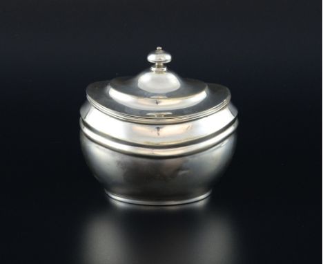 George V silver tea caddy and cover of oval form, by C S Harris & Sons Ltd., London, 1913, 5oz, 156g,