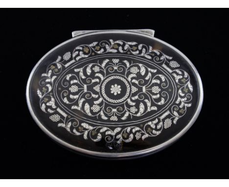 Queen Anne oval tortoiseshell snuff box, the cover with pique cloute and pique pose foliate scrolls. The base inscribed Georg