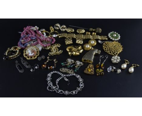 A collection of costume jewellery, including a French green paste and imitation pearl brooch, gold plated cameo and other ite