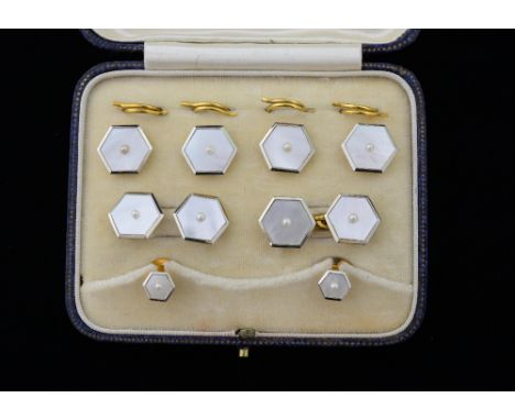 Gentlemen's Art Deco dress set including cufflinks, pearl and mother of pearl, set in 9ct white gold and 18ct yellow gold, ca