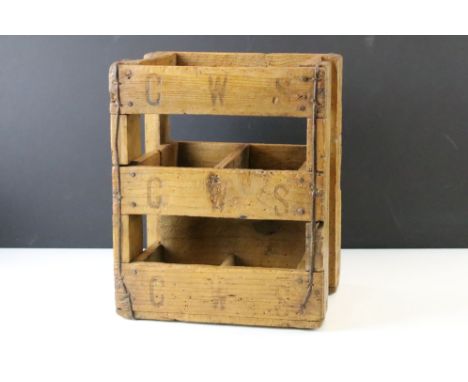 A vintage pine crate for 4 bottles (approx 31cm high) 
