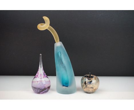 Studio art glass to include a Caithness millefiori drop shaped paper weight, an apple paperweight (unsigned), and a frosted g