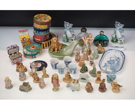 Collection of Wade whimsies including some original boxes, a Wade pipe stand, Chinese reverse painted bottle, Limoges ceramic