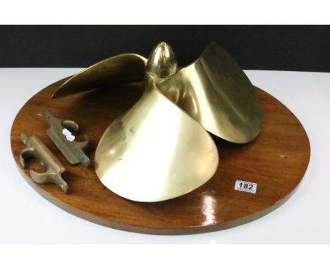 Vintage brass three-blade boat propellor mounted on an oval wooden wall plaque. (Overall width approx 59cm) 