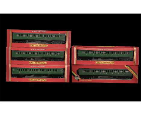 Hornby Railways 00 Gauge Scale Models comprising five boxes of R 424 - SR Composite coaches, British Rail Green, all in near 