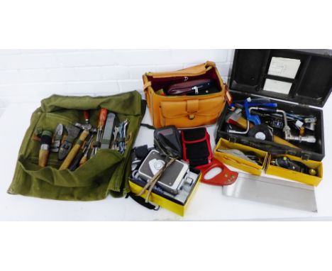 A carton containing vintage tools to include two Stanley No.9 1/4 block planes etc., (a lot) 
