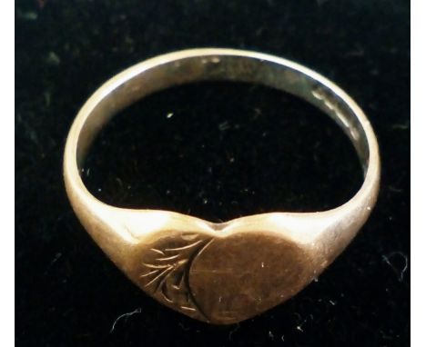 9 ct gold heart shaped ring, size M