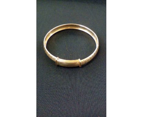9 ct gold bangle, 7.3 grams