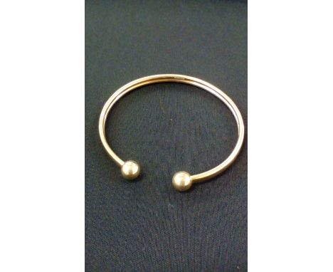 9 ct gold bangle, 4,5 grams 