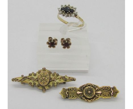 Group of 9ct jewellery to include two antique brooches (one lacking pin), a spinel dress ring and a pair of topaz stud earrin