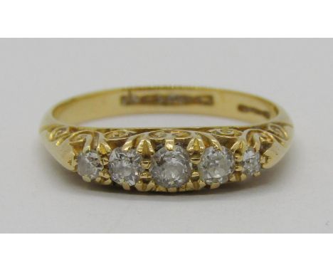 Edwardian 18ct graduated five stone diamond ring, size M/N, 2.8g 