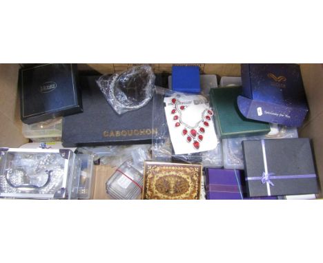 Extensive collection of vintage and contemporary costume jewellery to include Cabouchon and Monet pieces, various dress watch