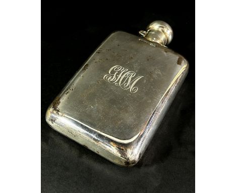 A silver hip flask, Birmingham 1919, maker Cornelius Desormeaux Saunders and James Francis Hollings (Frank) Shepard, 5.1 ozs 