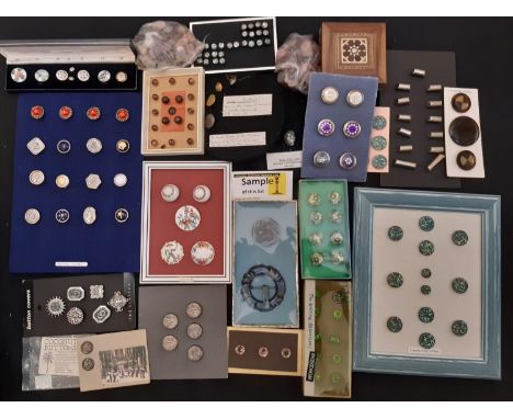 A mixed collection of 20th century decorative buttons including 21 button covers, a set of ceramic ball buttons, others in pi