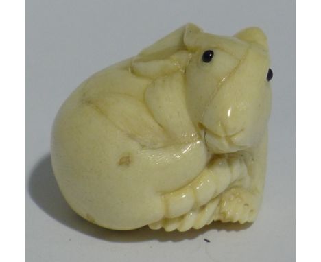A bone netsuke formed as a mouse
