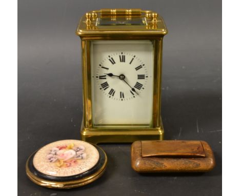 A French brass carriage clock, enamel face, Roman numerals; a 19th century snuff box; a floral compact (3)