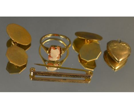 A pair of 9ct gold cufflinks, of plain design; a 9ct gold cameo ring; a 9ct gold tie pin; etc, 13.5g gross