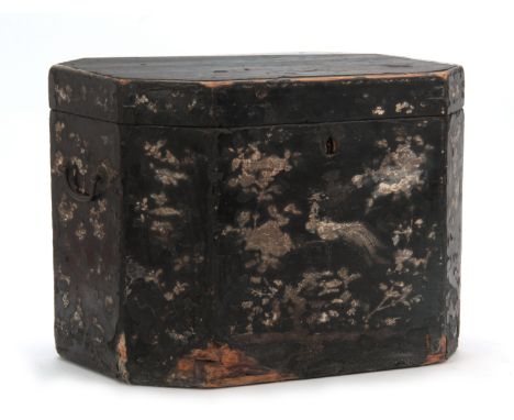 AN 18TH CENTURY CHINESE EXPORT LACQUER TEA CADDY OF EXTRA LARGE PROPORTIONS with mother of pearl chinoiserie inlays and brass