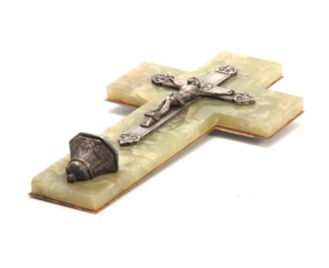 AN EARLY 20TH CENTURY GREEN ONYNX AND SILVERED CRUCIFIX having a silvered cross mounted on a green marble surround  25cm high