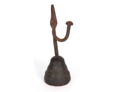 AN EARLY 18TH CENTURY WROUGHT IRON RUSH LIGHT on a turned wooden base 23cm high 8cm wide