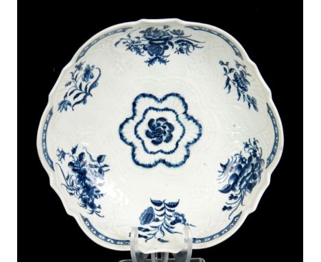 A FIRST PERIOD WORCESTER BLUE AND WHITE SCALLOP EDGE JUNKET DISH decorated flower spray decoration on a relief moulded ground