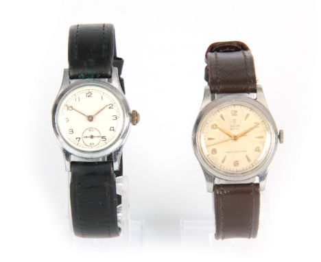 A GENTLEMAN'S VINTAGE STAINLESS STEEL TUDOR ROYAL WRIST WATCH on brown leather strap, having a champagne dial with gold dagge