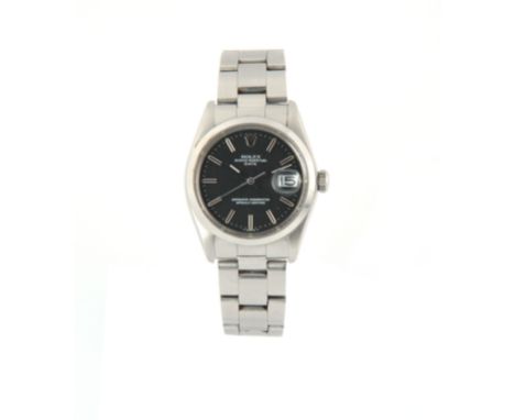 A GENTLEMAN'S STAINLESS STEEL ROLEX OYSTER PERPETUAL DATE WRIST WATCH on an oyster bracelet, the brushed case with polished b