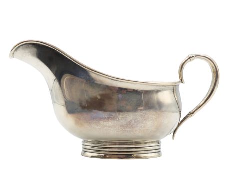 USA Royal Danish Sterling Silver Gravy Boat Approx 10.95 ozt Size: 7 x 3 1/2 x 7 3/4 in.