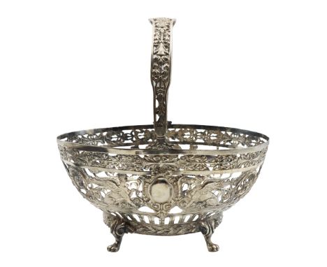 800 Silver Swing Handle Basket Continental 9.2ozt Size: 5 1/2 x 7 1/2 x 4 1/2 in.
