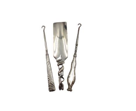 Important Shiebler Sterling Shoehorn w/ 2 Button Hooks 1397 Size: 7 in.