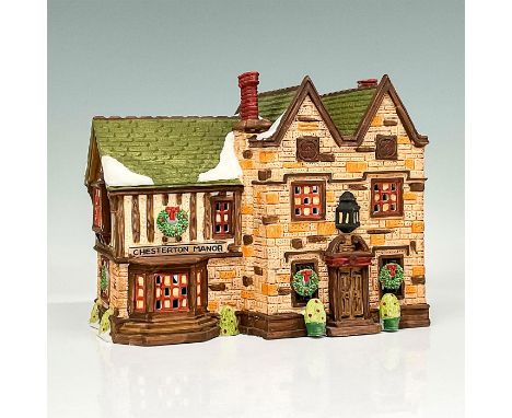 This figure shows an old village countryside manor decorated with its title. This item has its original box. Dimensions of th
