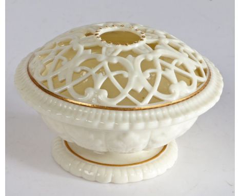 Grainger &amp; Co. Royal China Works Worcester pot pourri bowl, the pierced scrolled and domed top with gilt embellishment, t