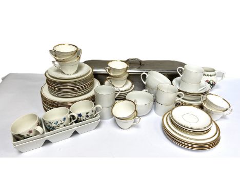 Assorted tea service china, including Royal Worcester Viceroy pattern (a lot)
