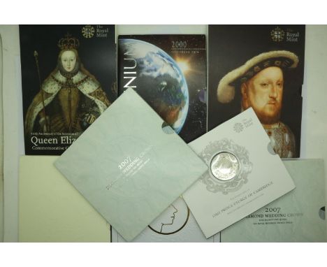 UK commemorative crowns and £5 coins (8). P&amp;P Group 1 (£14+VAT for the first lot and £1+VAT for subsequent lots) 