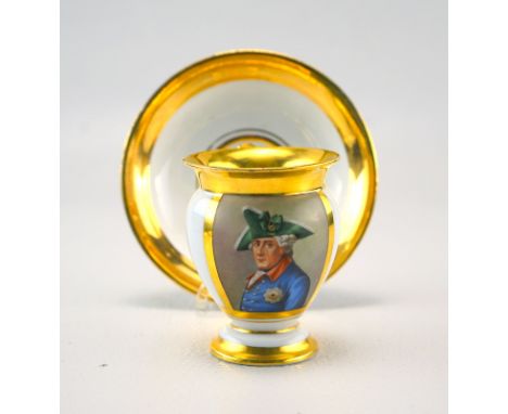 Königl. Meissen, Unterglasurblaue Marke wohl 1818-1860 1. Wahl: Biedermeiertasse mit dem Portrait von Friedrich dem GrossenOv